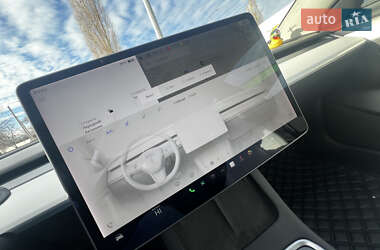 Седан Tesla Model 3 2021 в 