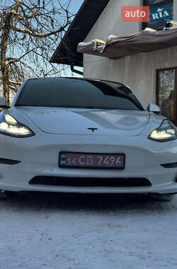 Седан Tesla Model 3 2021 в Киеве