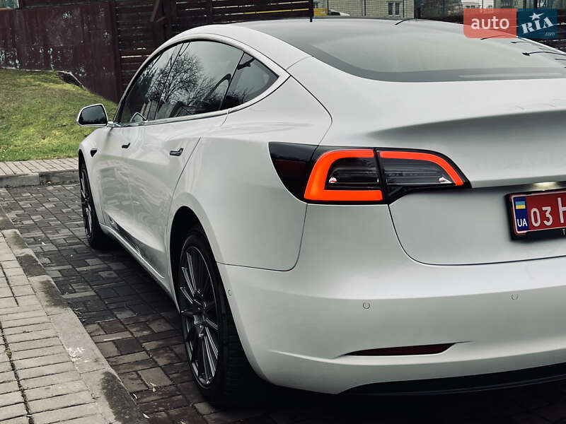 Седан Tesla Model 3 2020 в Луцке