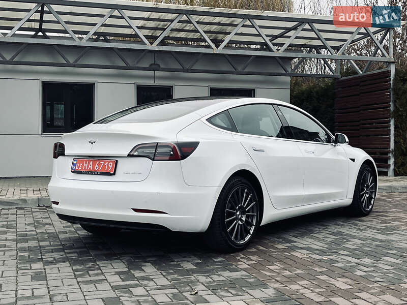 Седан Tesla Model 3 2020 в Луцке