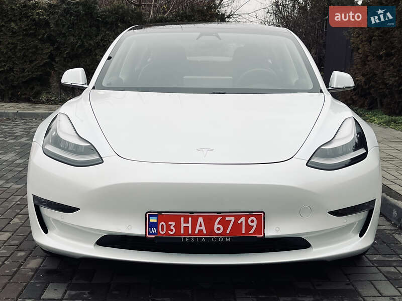 Седан Tesla Model 3 2020 в Луцке