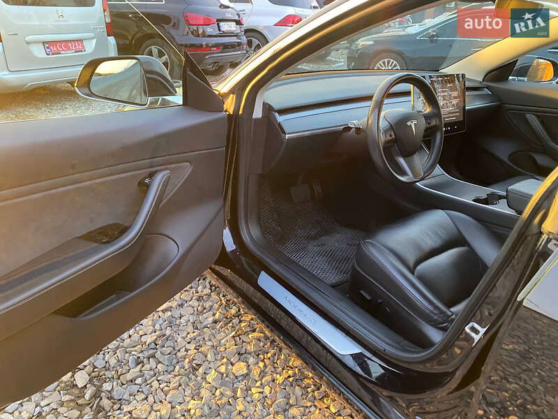 Седан Tesla Model 3 2018 в Коломые