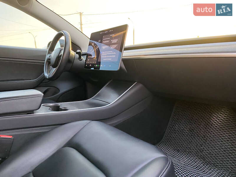 Седан Tesla Model 3 2018 в Коломые