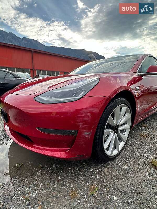 Седан Tesla Model 3 2020 в Києві
