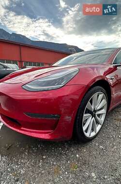 Седан Tesla Model 3 2020 в 