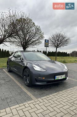 Седан Tesla Model 3 2019 в Львове