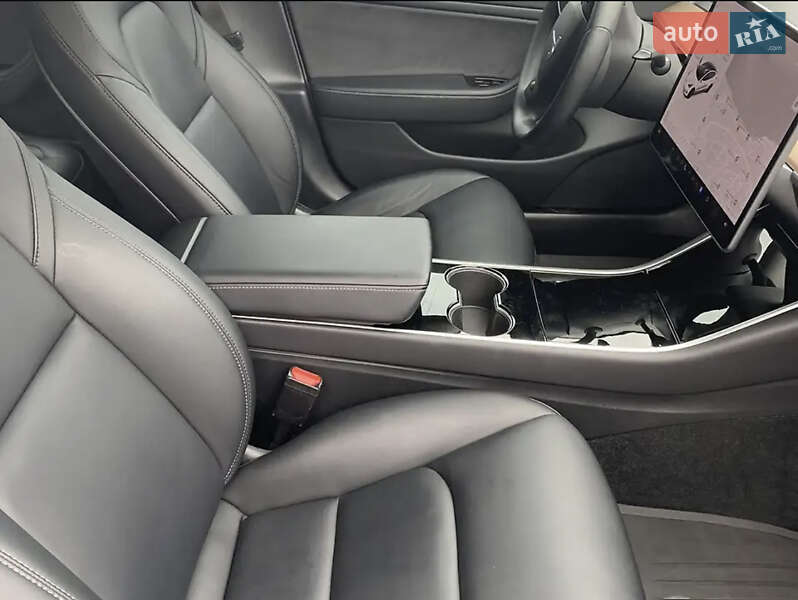Седан Tesla Model 3 2019 в Одессе