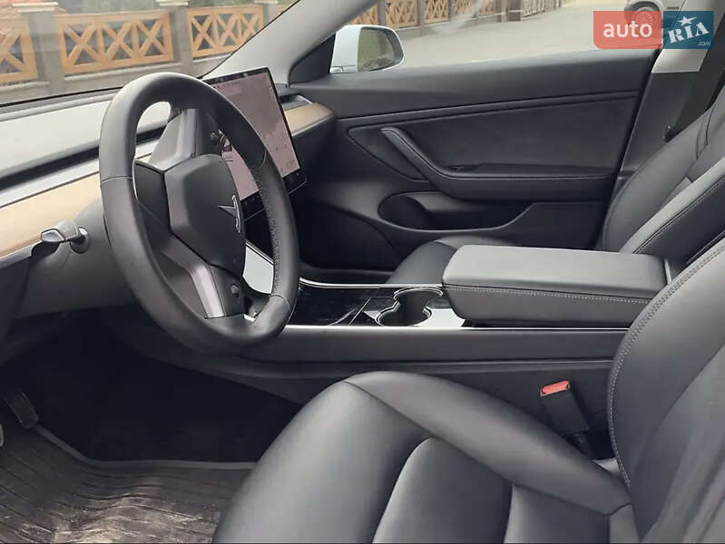 Седан Tesla Model 3 2019 в Одессе