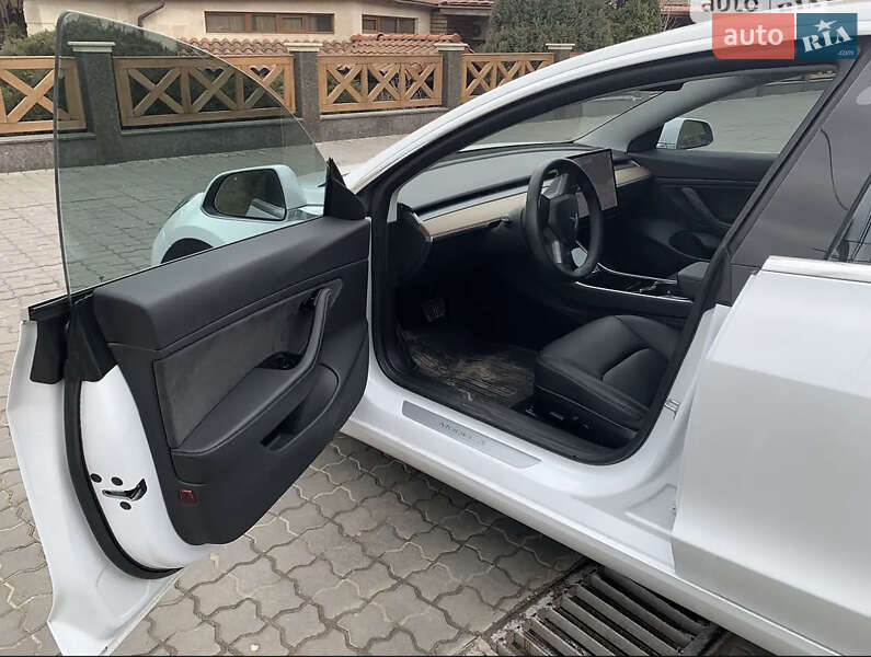 Седан Tesla Model 3 2019 в Одессе