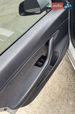 Седан Tesla Model 3 2018 в Киеве