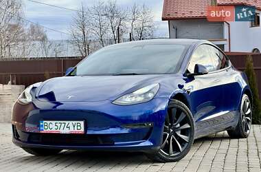 Седан Tesla Model 3 2022 в Стрию