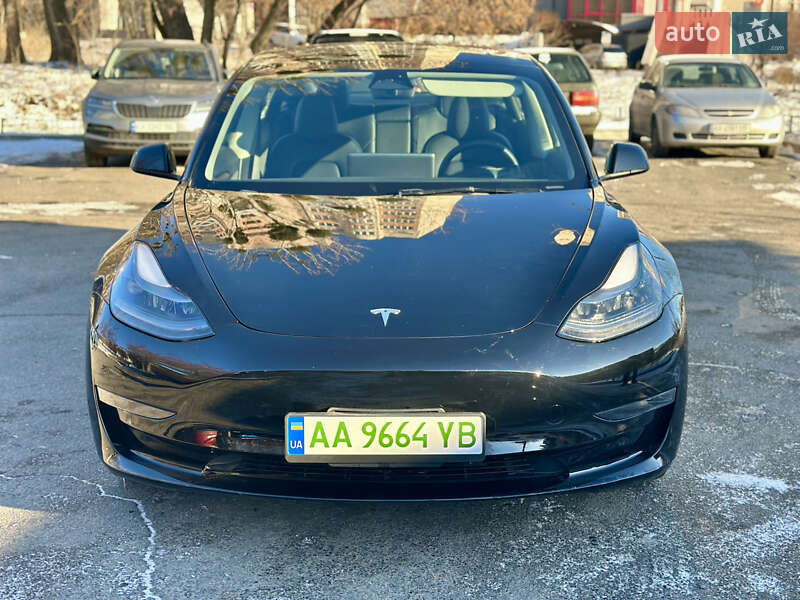 Седан Tesla Model 3 2023 в Києві