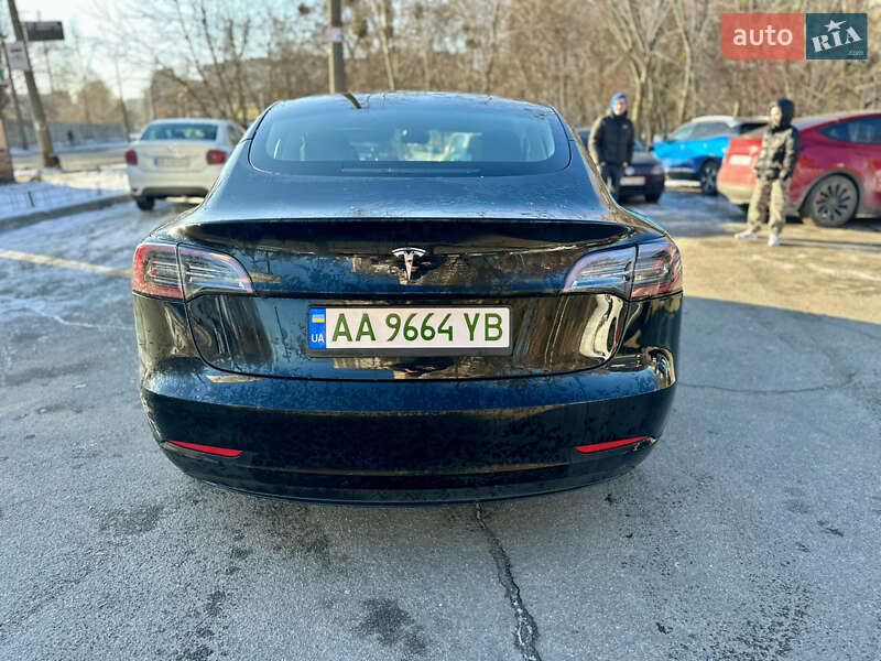 Седан Tesla Model 3 2023 в Києві
