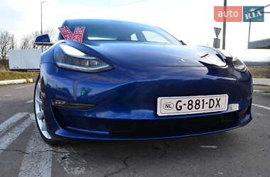 Седан Tesla Model 3 2019 в Трускавці