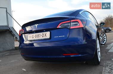 Седан Tesla Model 3 2019 в Трускавці