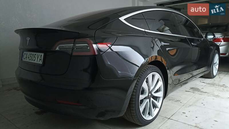 Седан Tesla Model 3 2018 в Умани