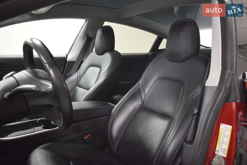 Седан Tesla Model 3 2019 в Ужгороді