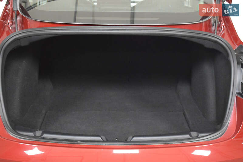Седан Tesla Model 3 2019 в Ужгороді