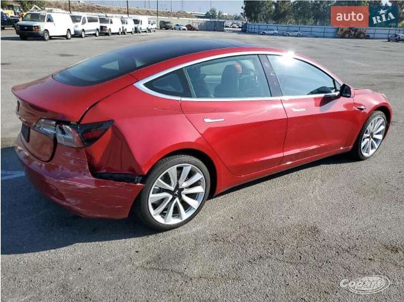 Седан Tesla Model 3 2019 в Ужгороді