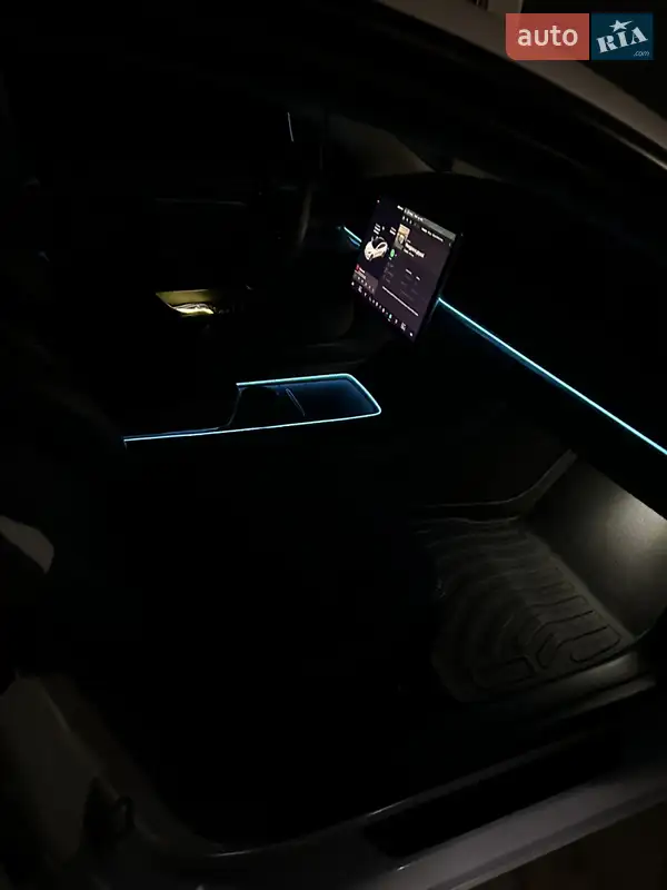 Седан Tesla Model 3 2021 в 