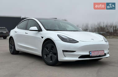 Седан Tesla Model 3 2023 в 