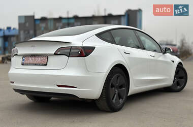 Седан Tesla Model 3 2023 в 