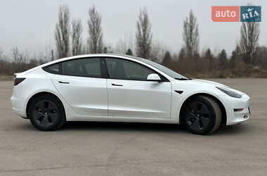 Седан Tesla Model 3 2023 в 