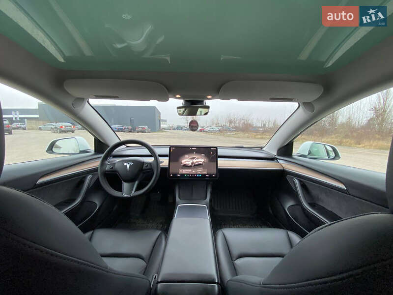 Седан Tesla Model 3 2023 в Рівному