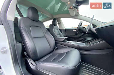 Седан Tesla Model 3 2023 в 