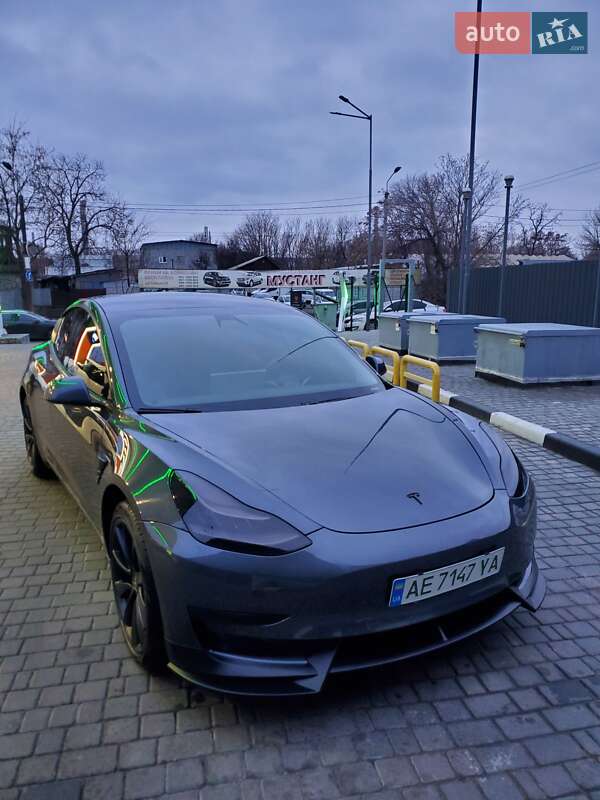 Седан Tesla Model 3 2020 в Дніпрі
