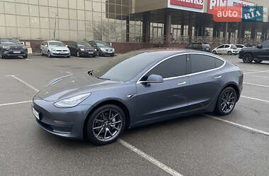 Седан Tesla Model 3 2018 в Києві