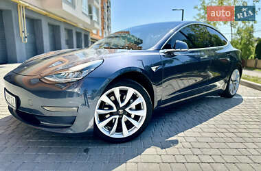 Седан Tesla Model 3 2018 в Виннице