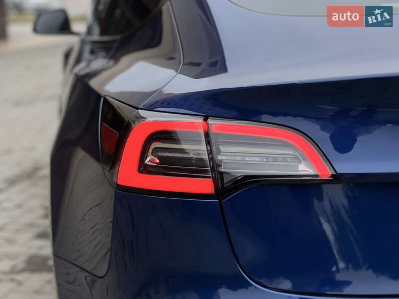 Седан Tesla Model 3 2021 в Харкові