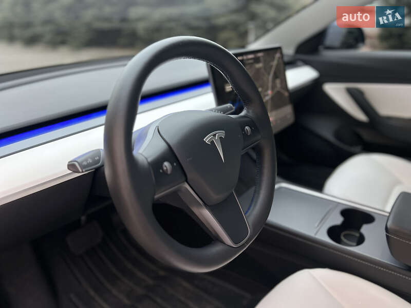 Седан Tesla Model 3 2021 в Харкові
