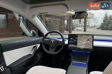 Седан Tesla Model 3 2021 в 