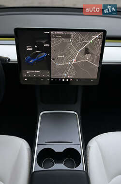 Седан Tesla Model 3 2021 в 