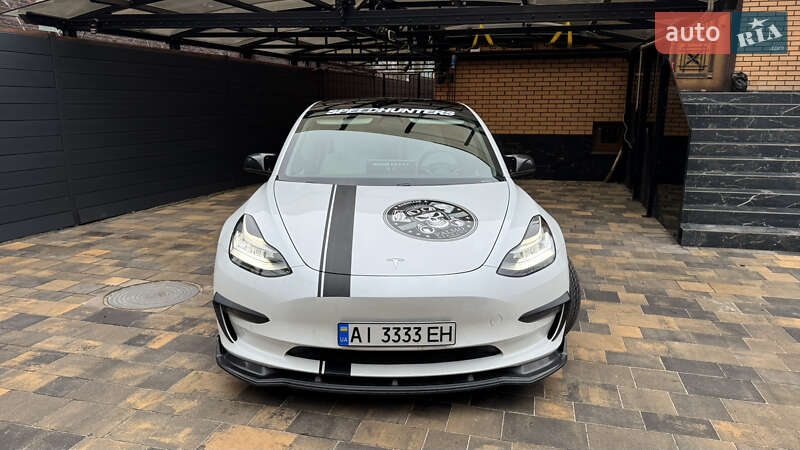 Седан Tesla Model 3 2019 в Ирпене