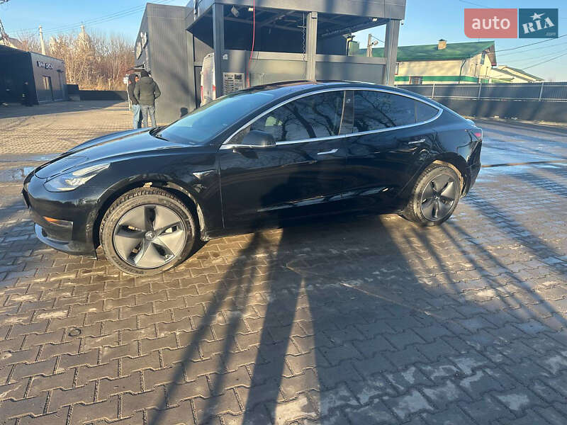 Седан Tesla Model 3 2018 в Львове
