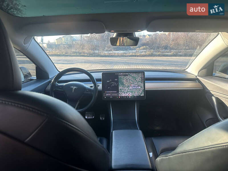 Седан Tesla Model 3 2018 в Львове