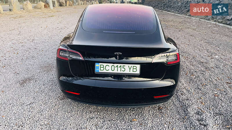 Седан Tesla Model 3 2018 в Львові