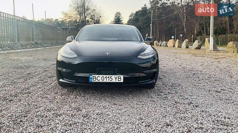 Седан Tesla Model 3 2018 в Львові