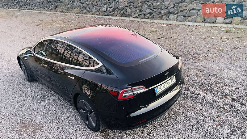Седан Tesla Model 3 2018 в Львові