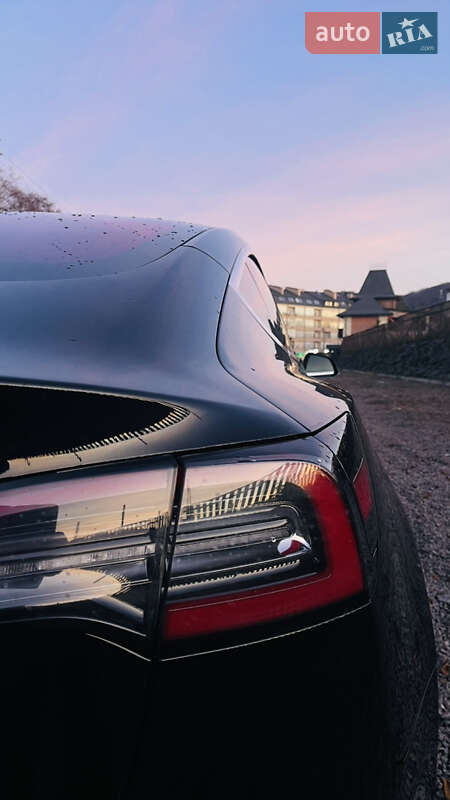 Седан Tesla Model 3 2018 в Львові