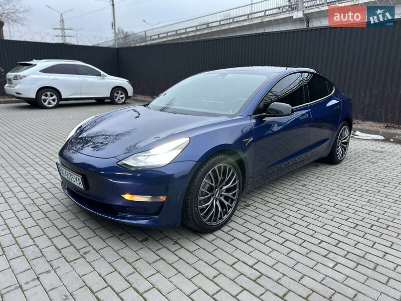 Седан Tesla Model 3 2020 в Броварах