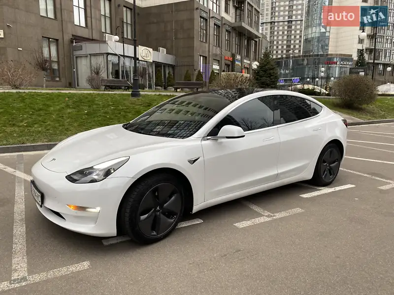 Седан Tesla Model 3 2020 в 