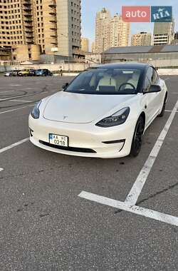 Седан Tesla Model 3 2021 в Киеве