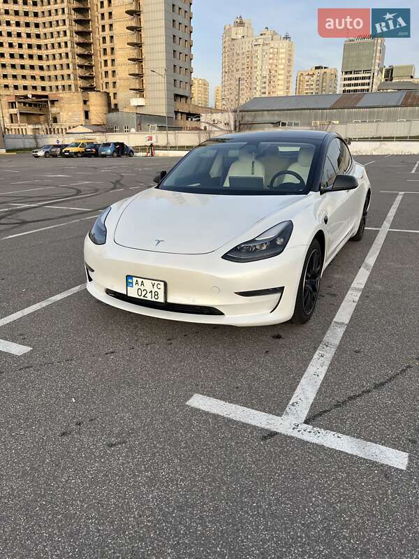 Седан Tesla Model 3 2021 в Киеве