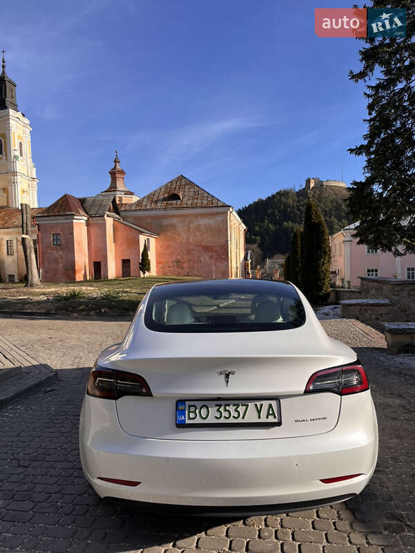 Седан Tesla Model 3 2021 в Тернополе