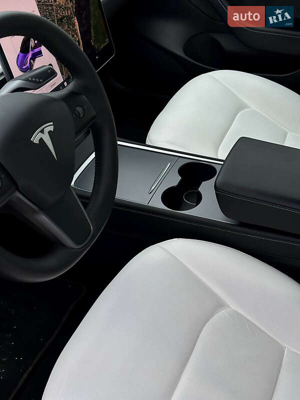 Седан Tesla Model 3 2022 в Ужгороді