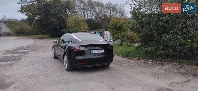 Седан Tesla Model 3 2018 в Львове